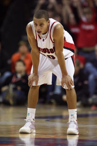 CHARLOTTE, NC - DECEMBER 6:  Stephen Curry #30 of the Davidson Wildcats takes a break during the game against the North Carolina State Wolfpack at Time Warner Cable Arena on December 6, 2008 in Charlotte, North Carolina. (Photo by Streeter Lecka/Getty Ima