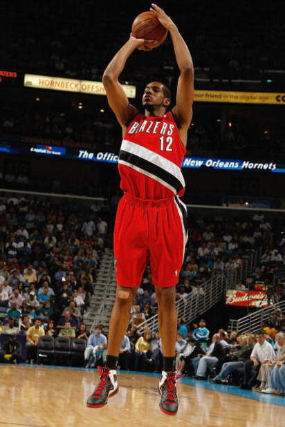 NEW ORLEANS - NOVEMBER 14:  LaMarcus Aldridge #12 of the  Portland Trail Blazers takes a jump shot against the New Orleans Hornets during the game at the New Orleans Arena on November 14, 2008 in New Orleans, Louisiana.  The Hornets defeated the Trail Bla