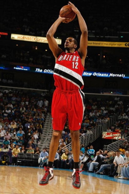 NEW ORLEANS - NOVEMBER 14: LaMarcus Aldridge #12 of the Portland Trail Blazers takes a jump shot against the New Orleans Hornets during the game at the New Orleans Arena on November 14, 2008 in New Orleans, Louisiana. The Hornets defeated the Trail Bla