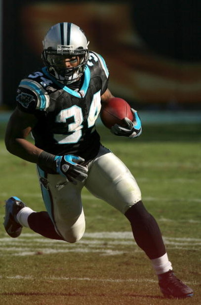 CHARLOTTE, NC - OCTOBER 26:  DeAngelo Williams #34 of the Carolina Panthers runs with the ball against the Arizona Cardinals during their game  on October 26, 2008 at Bank of America Stadium in Charlotte, North Carolina.  (Photo by Streeter Lecka/Getty Im