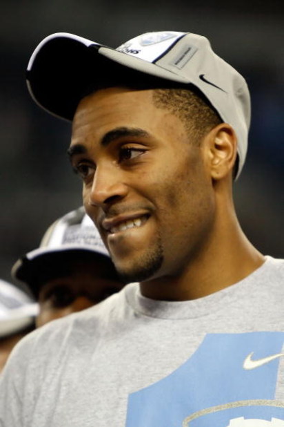 DETROIT - APRIL 06:  Wayne Ellington #22 of the North Carolina Tar Heels celebrates with his teammates after defeating the Michigan State Spartans 89-72 during the 2009 NCAA Division I Men's Basketball National Championship game at Ford Field on April 6, 