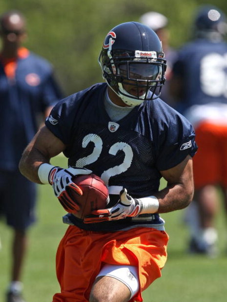 LAKE FOREST, IL - MAY 20: Matt Forte #22 of the Chicago Bears participates during an organized team activity (OTA) practice on May 20, 2009 at Halas Hall in Lake Forest, Illinois. (Photo by Jonathan Daniel/Getty Images)
