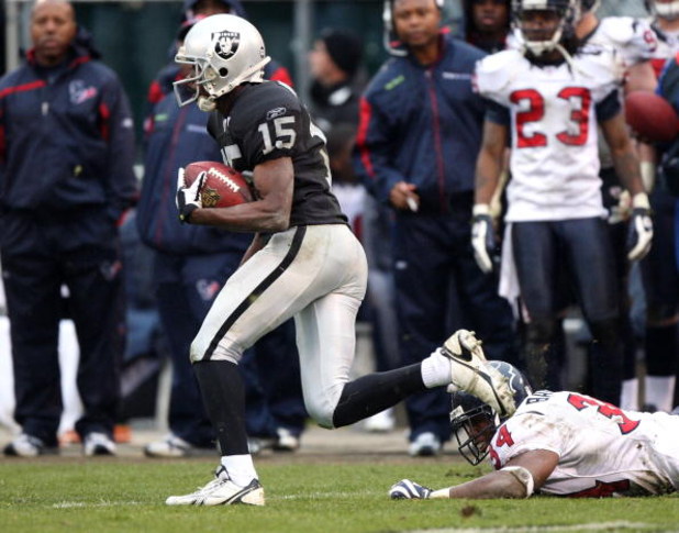 OAKLAND, CA - DECEMBER 21:  Johnnie Lee Higgins #15 of the Oakland Raiders returns a punt for an 80 yard touchdown as Dominique Barber #34 of the Houston Texans defends during an NFL game on December 21, 2008 at the Oakland-Alameda County Coliseum in Oakl