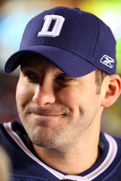 LANDOVER, MD - NOVEMBER 16: Tony Romo #9 of the Dallas Cowboys in action against the Washington Redskins on November 16, 2008 at FedEx Field in Landover, Maryland. (Photo by Jim McIsaac/Getty Images)