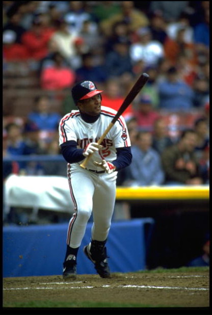 1990:  CLEVELAND INDIANS CATCHER SANDY ALOMAR JR. MAKES CONTACT WITH A PITCH DURING THE INDIANS GAME AT INDIANS PARK IN CLEVELAND, OHIO.