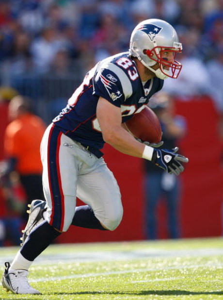 FOXBORO, MA - OCTOBER 26: Wes Welker #83 of the New England Patriots runs the ball during the game with the St. Louis Rams at Gillette Stadium on October 26, 2008 in Foxboro, Massachusetts. (Photo by Jim Rogash/Getty Images)
