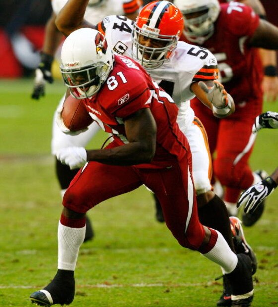 GLENDALE, AZ - DECEMBER 2: Wide receiver Anquan Boldin #81 of the Arizona Cardinals eludes linebacker Andra Davis #54 of the Cleveland Browns during a 27-21 win at University of Phoenix Stadium December 2, 2007 in Glendale, Arizona. (Photo by Kevin Terr