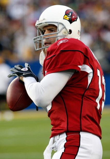 TAMPA, FL - FEBRUARY 01:  Quarterback Kurt Warner #13 of the Arizona Cardinals throws a pass during warm ups against the Pittsburgh Steelers during Super Bowl XLIII on February 1, 2009 at Raymond James Stadium in Tampa, Florida.  (Photo by Jamie Squire/Ge