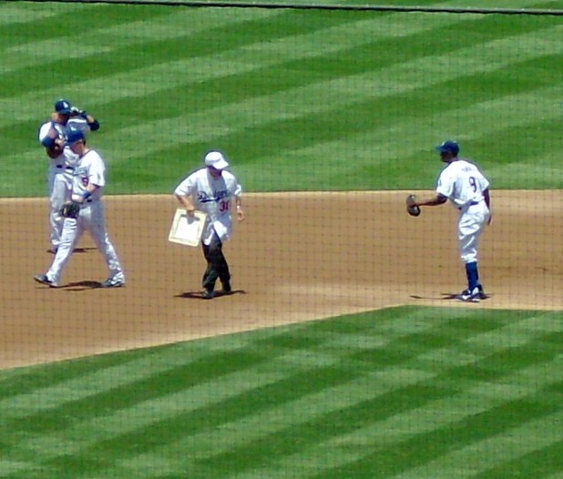 Maury Wills Thanks Dodgers For “Legends Of Dodger Baseball