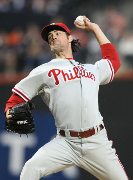 NEW YORK - JUNE 10:  Cole Hamels #35 of the Philadelphia Phillies pitches against the New York Mets during their game on June 10, 2009 at Citi Field in the Flushing neighborhood of the Queens borough of New York City.  (Photo by Al Bello/Getty Images)