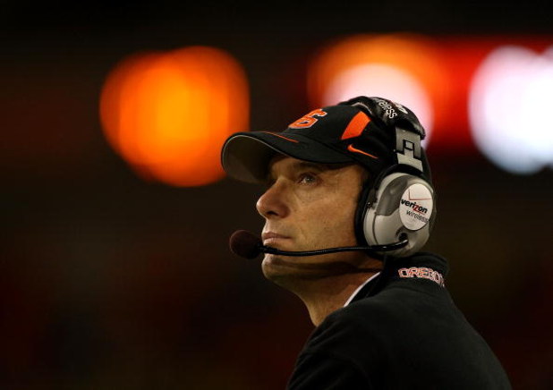 CORVALLIS, OR - NOVEMBER 29:   Head Coach Mike Riley of the Oregon State Beavers looks at the score board against the Oregon Ducks at Reser Stadium on November 29, 2008 in Corvalis, Oregon.  (Photo by Jonathan Ferrey/Getty Images)