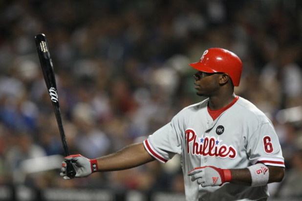 NEW YORK - JUNE 10: Ryan Howard #6 of the Philadelphia Phillies looks on bats against the New York Mets on June 10, 2009 at Citi Field in the Flushing neighborhood of the Queens borough of New York City. (Photo by Al Bello/Getty Images)