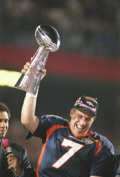 25 Jan 1998: John Elway #7 of the Denver Broncos with the Lombardi Trophy after defeating the Green Bay Packers in Super Bowl XXXII game at Qualcomm Stadium in San Diego, California. The Denver Broncos defeated the Green Bay Packers 31-24.