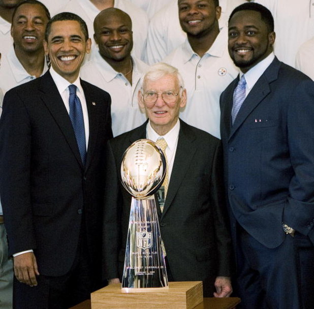 WASHINGTON  - MAY 21:  U.S. President Barack Obama (L) poses with Pittsburgh Steelers Chairman Dan Rooney (C) and Head Coach Mike Tomlin (R) during a picture with the 2009 NFL Super Bowl champion Pittsburgh Steelers in the East Room of the White House May