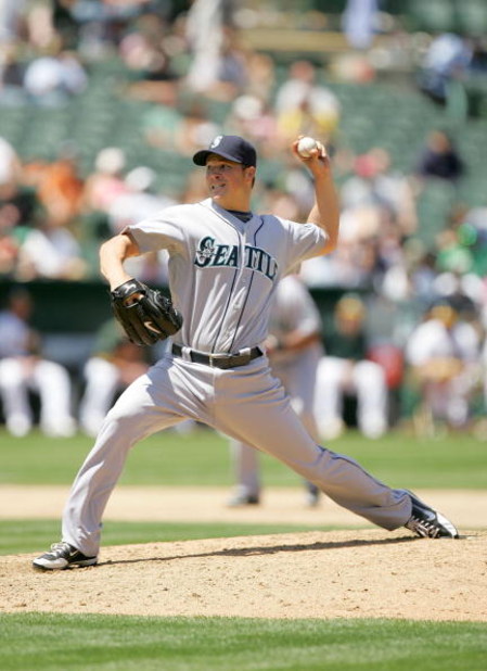 OAKLAND, CA - MAY 27:  Erik Bedard #45 of the Seattle Mariners pitches against the Oakland Athletics at the Oakland Coliseum on May 27, 2009 in Oakland, California.  (Photo by Ezra Shaw/Getty Images)