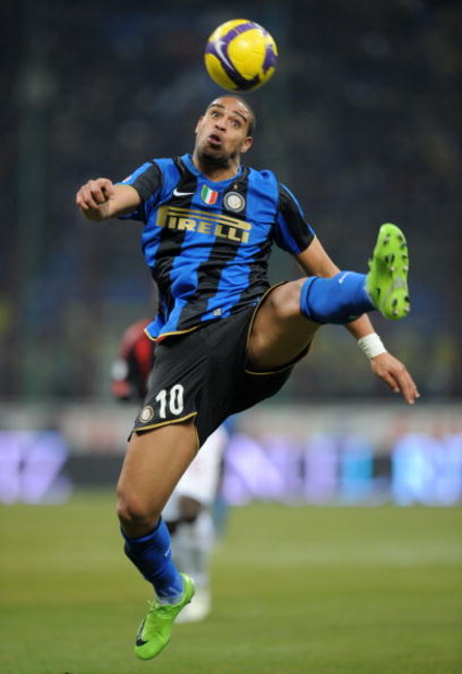 MILAN, ITALY - FEBRUARY 15:  Adriano of Inter Milan controls the ball during the Serie A match between Inter Milan and AC Milan at the Stadio Giuseppe Meazza on February 15, 2009 in Milan, Italy.  (Photo by New Press/Getty Images)