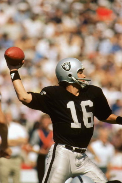 1984:  Quarterback Jim Plunkett #16 of the L.A. Raiders passes the ball. (Photo by Tony Duffy/Getty Images)