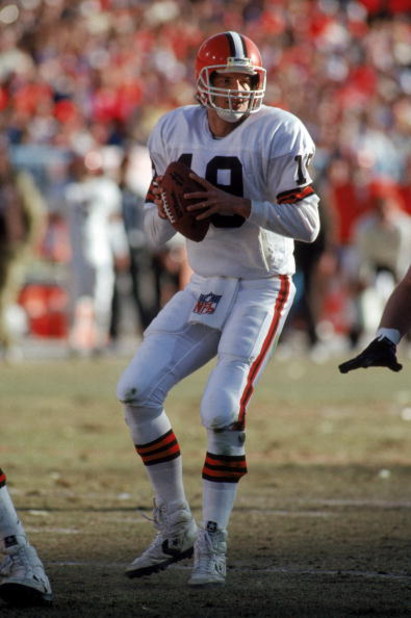 DENVER - JANUARY 17:  Quarterback Bernie Kosar #19 of the Cleveland Browns looks down field for a receiver during the 1987 AFC Championship game against the Denver Broncos at Mile High Stadium on January 17, 1988 in Denver, Colorado.  The Broncos won 38-3