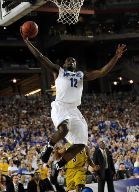GLENDALE, AZ - MARCH 26:  Guard Tyreke Evans #12 of the Memphis Tigers goes to dunk the ball against the Missouri Tigers in the Sweet 16 of the NCAA Division I Men's Basketball Tournament at the University of Phoenix Stadium on March 26, 2009 in Glendale,