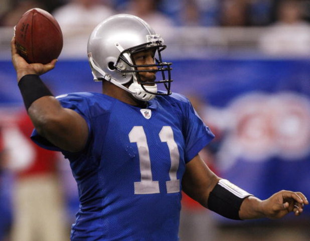 DETROIT , MI - NOVEMBER 27:  Daunte Culpepper #11 of the Detroit Lions throws a second quarter touchdown pass while playing the Tennessee Titans on November 27, 2008 at Ford Field in Detroit, Michigan.  (Photo by Gregory Shamus/Getty Images)