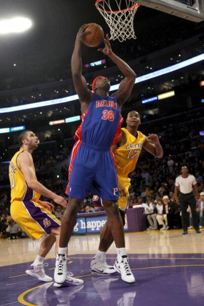 LOS ANGELES, CA - NOVEMBER 14: Kwame Brown #38 of the Detroit Pistons goes up for a shot against the Los Angeles Lakers on November 14, 2008 at Staples Center in Los Angeles, California. NOTE TO USER: User expressly acknowledges and agrees that, by dow
