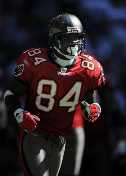 IRVING, TX - OCTOBER 26:  Wide receiver Joey Galloway #84 of the Tampa Bay Buccaneers during play against the Dallas Cowboys at Texas Stadium on October 26, 2008 in Irving, Texas.  (Photo by Ronald Martinez/Getty Images)