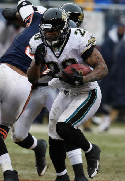 CHICAGO - DECEMBER 07: Fred Taylor #28 of the Jacksonville Jaguars runs against the Chicago Bears on December 7, 2008 at Soldier Field in Chicago, Illinois. The Bears defeated the Jaguars 23-10. (Photo by Jonathan Daniel/Getty Images)