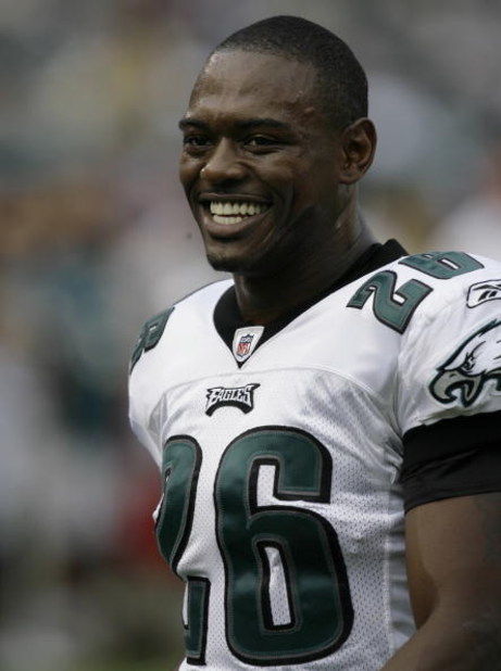 PHILADELPHIA - SEPTEMBER 21: Lito Sheppard #26 of the Philadelphia Eagles smiles as he walks off the field during pre-game warmups before their game against the Pittsburgh Steelers on September 21, 2008 at Lincoln Financial Field in Philadelphia, Pennsylv