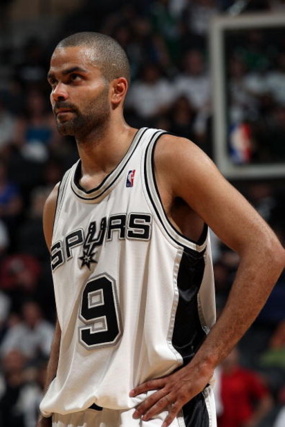 SAN ANTONIO - APRIL 18:  Guard Tony Parker #9 of the San Antonio Spurs during play with the Dallas Mavericks in Game One of the Western Conference Quarterfinals during the 2009 NBA Playoffs at AT&T Center on April 18, 2009 in San Antonio, Texas. NOTE TO U