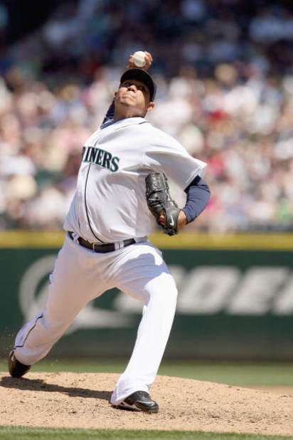 SEATTLE  - MAY 24:  Felix Hernandez #34 of the Seattle Mariners delivers the pitch during the game against the San Francisco Giants on May 24, 2009 at Safeco Field in Seattle, Washington. (Photo by Otto Greule Jr/Getty Images)  