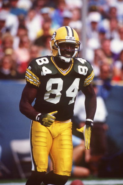 20 SEP 1992:  GREEN BAY PACKERS WIDE RECEIVER STERLING SHARPE RUNS OFF THE FIELD DURING THE PACKERS 24-23 WIN OVER THE CINCINNATI BENGALS AT LAMBEAU FIELD IN GREEN BAY, WISCONSIN. Mandatory Credit: Jonathan Daniel/ALLSPORT