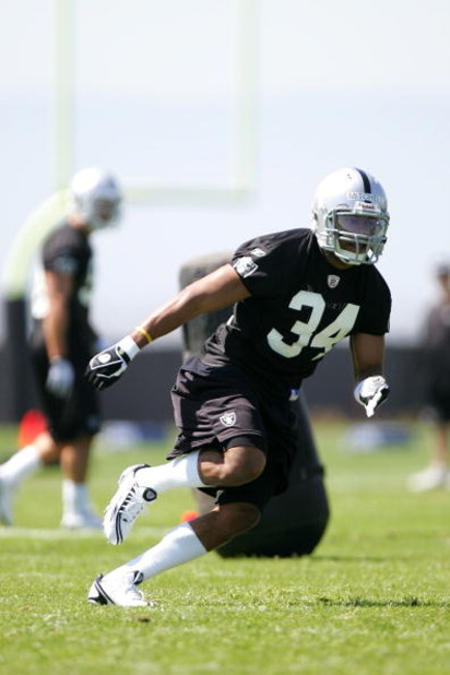 ALAMEDA, CA - MAY 08:  Mike Mitchell #34 of the Oakland Raiders runs drills during the Raiders minicamp at the team's permanent training facility on May 8, 2009 in Alameda, California.  (Photo by Ezra Shaw/Getty Images)