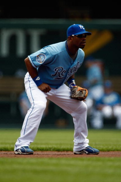 KANSAS CITY, MO - JUNE 14:  Alberto Callaspo #13 of the Kansas City Royals plays second base against the Cincinnati Reds during the game on June 14, 2009 in Kansas City, Missouri. (Photo by Jamie Squire/Getty Images)