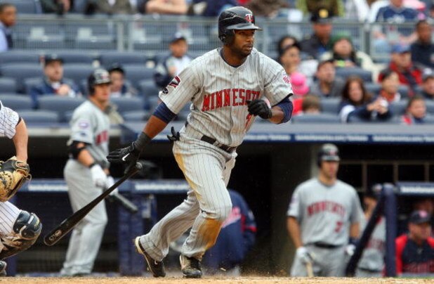 NEW YORK - MAY 17: Denard Span #2 of the Minnesota Twins bats against the New York Yankees on May 17, 2009 at Yankee Stadium in the Bronx borough of New York City. The Yankees defeated the Twins 3-2 in ten innings. (Photo by Jim McIsaac/Getty Images)
