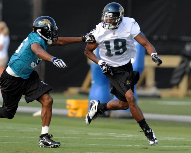 JACKSONVILLE, FL - MAY 1:  Wide receiver Tiquan Underwood #19 of the Jacksonville Jaguars runs for a pass during a team mini-camp on May 1, 2009 on the practice fields at Jacksonville Municipal Stadium in Jacksonville, Florida.  (Photo by Al Messerschmidt