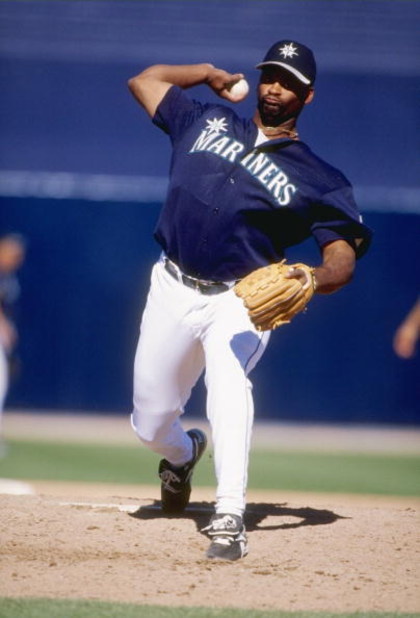 11 Mar 1998:  Pitcher Heathcliff Slocumb of the Seattle Mariners in action during a spring training game against the Arizona Diamondbacks at the Peoria Sports Complex in Peoria, Arizona. Mandatory Credit: Jed Jacobsohn  /Allsport