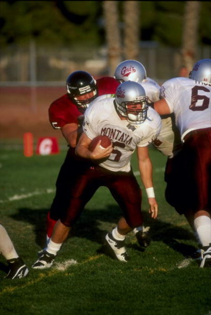 10 Oct 1998: Quarterback Sean Davis #16 of the Montana Grizzlies in action during the game against the CSUN Matadors at the North Campus Stadium in Northridge, California. The Matadors defeated the Grizzlies 21-7.