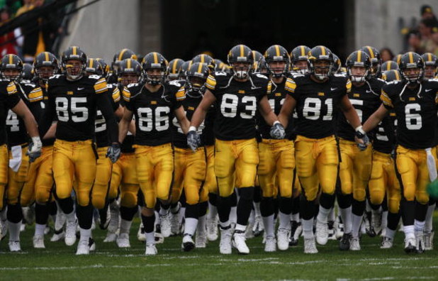 IOWA CITY, IOWA - NOVEMBER 8: The Iowa Hawkeyes take the field as they take on the Penn State Nittany Lions at Kinnick Stadium on November 8, 2008 in Iowa City, Iowa. Iowa defeated Penn State  24-23. (Photo by David Purdy/Getty Images)