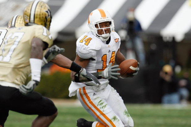 NASHVILLE, TN - NOVEMBER 22:  Eric Berry #14 of the Tennessee Volunteers carries the ball during the game against the Vanderbilt Commodores at Vanderbilt Stadium on November 22, 2008 in Nashville, North Carolina.  (Photo by Kevin C. Cox/Getty Images)