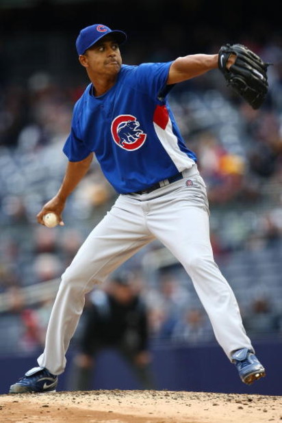 Former Cubs Geovany Soto & Aramis Ramírez Return to Wrigley Field, Throw  First Pitch While Mic'd Up 