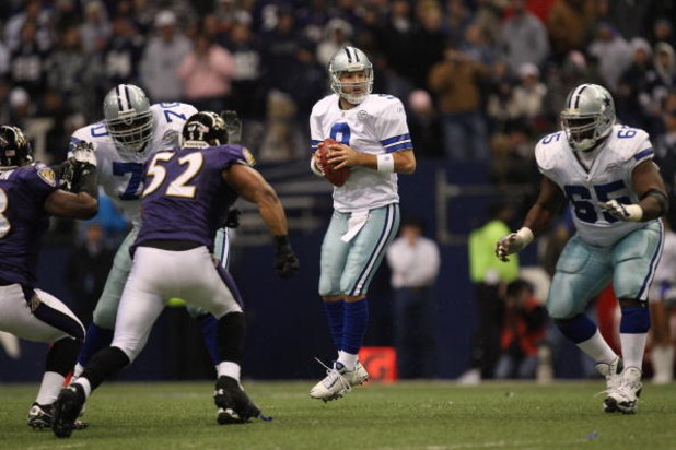 IRVING, TX - DECEMBER 20:  Quarterback Tony Romo #9 of the Dallas Cowboys during play against the Baltimore Ravens at Texas Stadium on December 20, 2008 in Irving, Texas.  (Photo by Ronald Martinez/Getty Images)