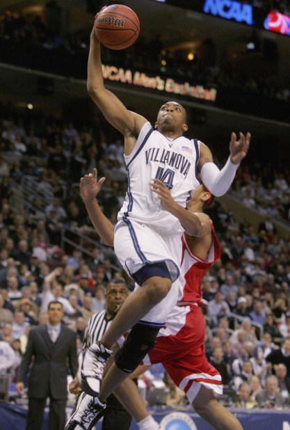 PHILADELPHIA - MARCH 19:  Allan Ray #14 of the Villanova Wildcats goes in for a layup against Mustafa Shakur #15 of the Arizona Wildcats during the Second Round of the 2006 NCAA Men's Basketball Tournament on March 19, 2006 at the Wachovia Center in Phila