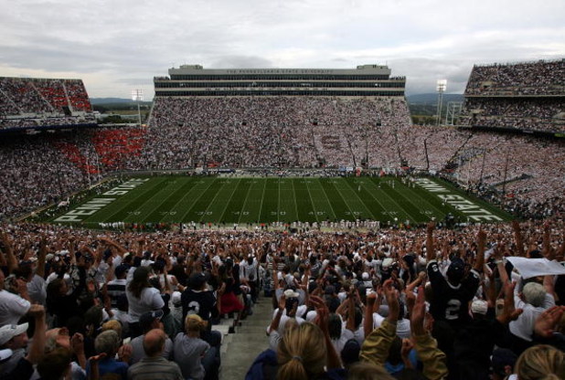 STATE COLLEGE, PA - SEPTEMBER 06:  A general view of the Oregon State Beavers and the Penn State Nittany Lions at Beaver Stadium on September 6, 2008 in State College, Pennsylvania.  (Photo by Ronald Martinez/Getty Images)