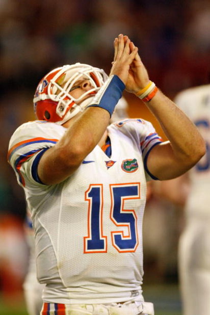 MIAMI - JANUARY 08:  Quarterback Tim Tebow #15 of the Florida Gators celebrates after a touchdown in the fourth quarter against the Oklahoma Sooners in the FedEx BCS National Championship Game at Dolphin Stadium on January 8, 2009 in Miami, Florida.  (Pho