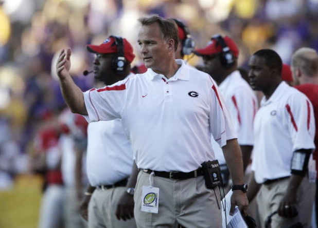 BATON ROUGE, LA - OCTOBER 25: Mark Richt of the Georgia Bulldogs gives directions from the sidelines during their football game against the LSU Tigers at Tiger Stadium on October 25, 2008 in Baton Rouge, Louisiana.  (Photo by Dave Martin/Getty Images)