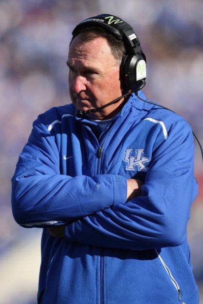 LEXINGTON, KY - NOVEMBER 8:  Head coach Rich Brooks of the Kentucky Wildcats looks on during the game against the Georgia Bulldogs at Commonwealth Stadium on November 8, 2008 in Lexington, Kentucky. (Photo by Andy Lyons/Getty Images)