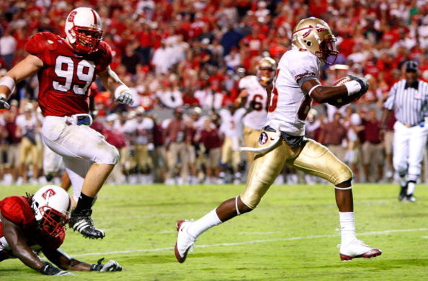 RALEIGH, NC - OCTOBER 16:  Receiver Bert Reed #83 of the Florida State Seminoles rushes for a touchdown in front of the North Carolina State Wolfpack during the game at Carter-Finley Stadium on September 16, 2008 in Raleigh, North Carolina.  (Photo by Kev