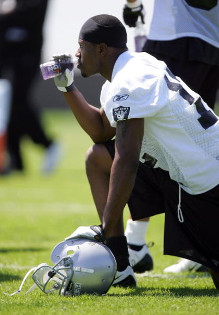 ALAMEDA, CA - MAY 08:  Darrius Heyward-Bey #12 of the Oakland Raiders takes a drink of Gatorade during the Raiders minicamp at the team's permanent training facility on May 8, 2009 in Alameda, California.  (Photo by Ezra Shaw/Getty Images)