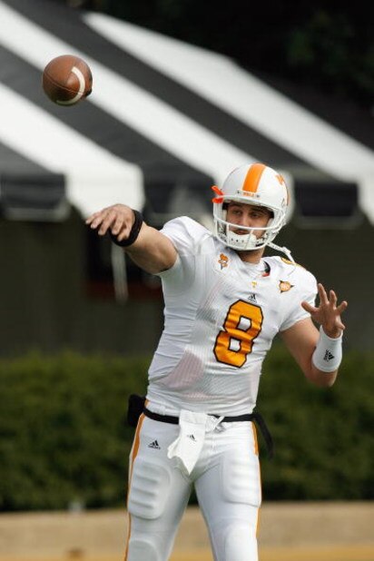 NASHVILLE, TN - NOVEMBER 22: Quarterback Jonathan Crompton #8 of the Tennessee Volunteers warms up before the game against the Vanderbilt Commodores at Vanderbilt Stadium on November 22, 2008 in Nashville, North Carolina. (Photo by Kevin C. Cox/Getty Im