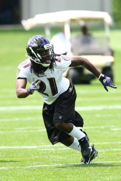 OWINGS MILLS, MARYLAND - MAY 8: Defensive back Lardarius Webb #21 of the Baltimore Ravens runs during minicamp at the practice facility on May 8, 2009 in Owings Mills, Maryland. (Photo by Ned Dishman/Getty Images)